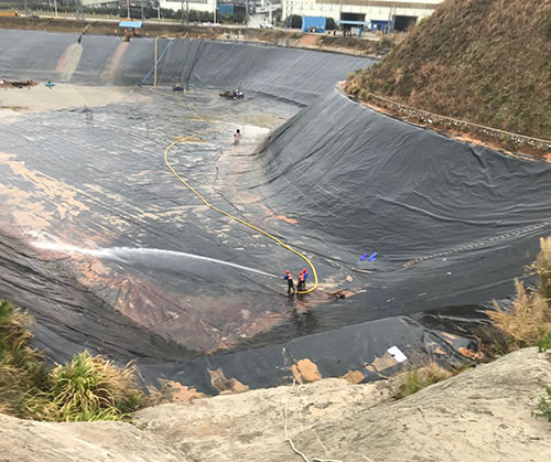 塔河废水池清理